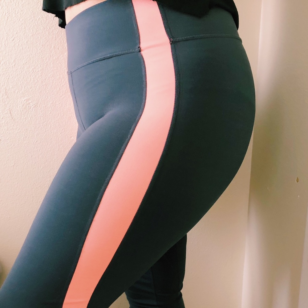 Gray crop compression leggings